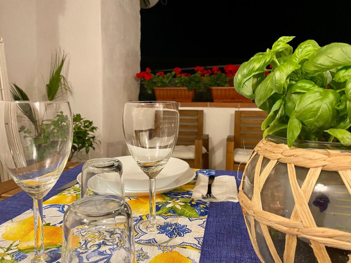 Casa Con Terrazzo In Centro Apartment Napoli Bagian luar foto