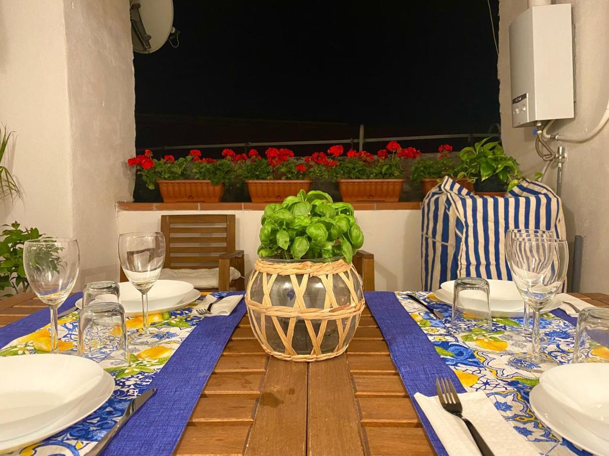 Casa Con Terrazzo In Centro Apartment Napoli Bagian luar foto
